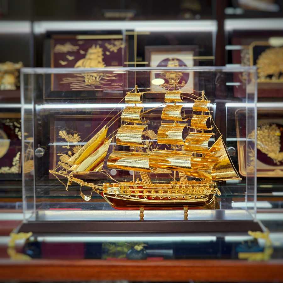 24K Gold-Plated Sailing Ship Model - Symbol of Prosperity and Smooth Sailing