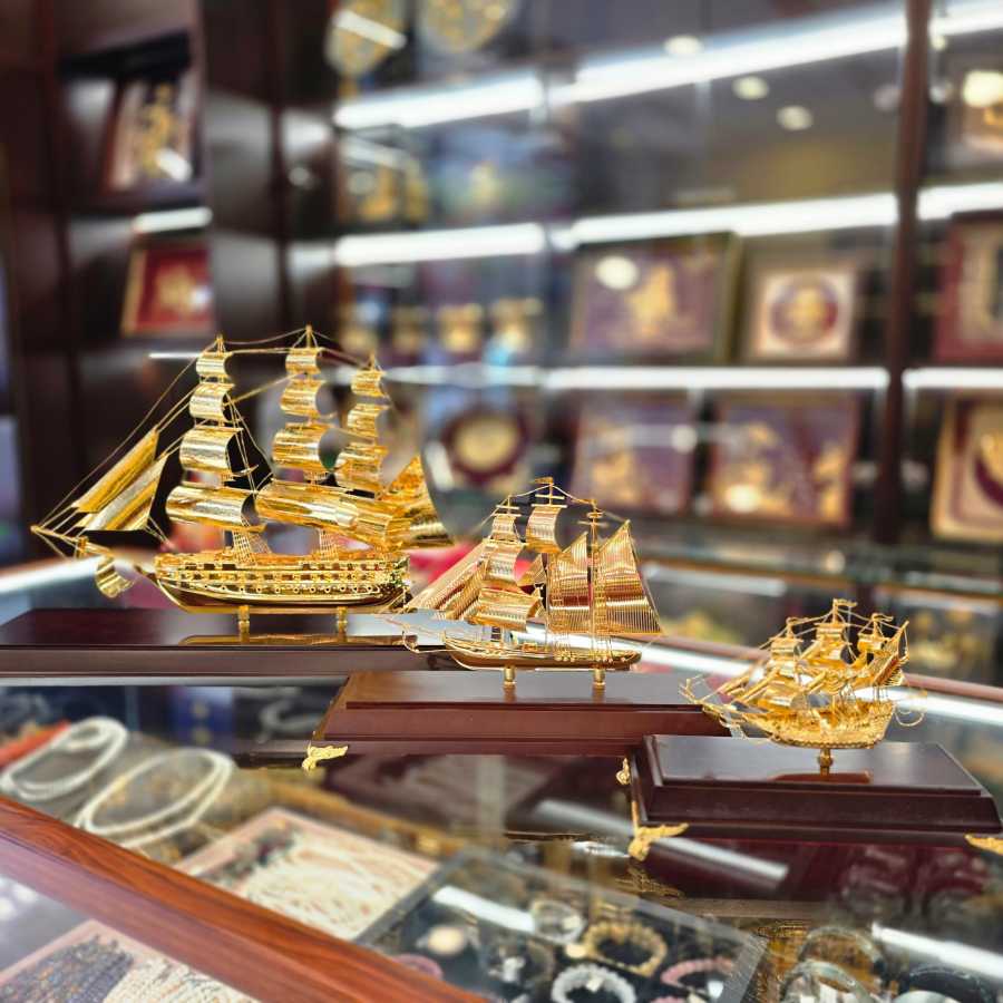 Thuyền buồm mạ vng 24K