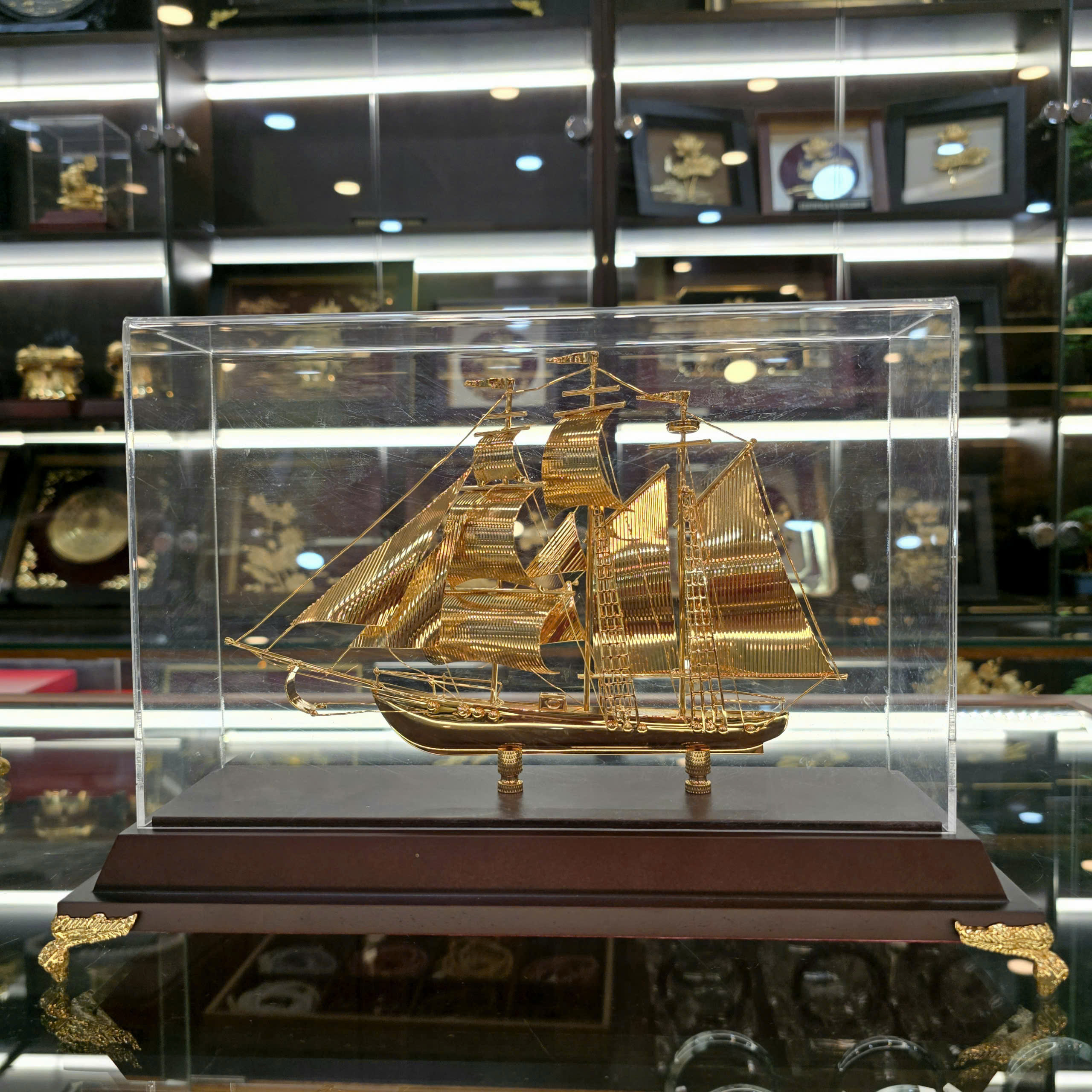 Thuyền buồm mạ vàng 24K