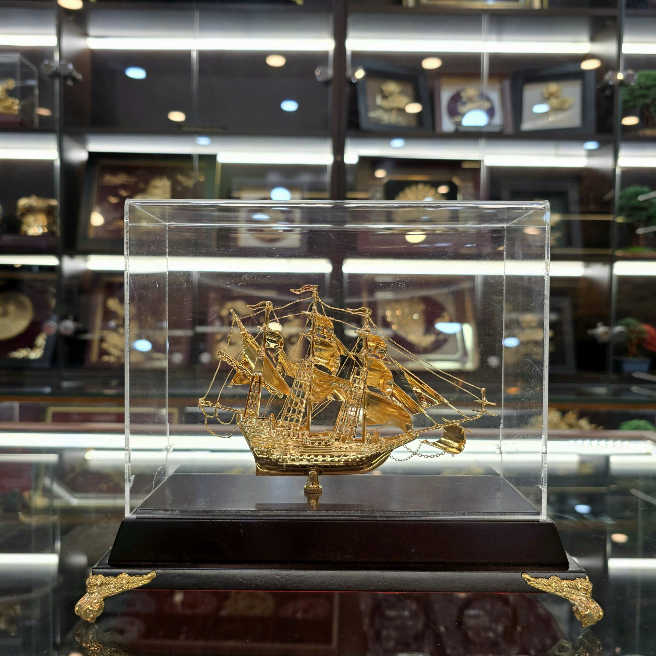 Thuyền buồm mạ vàng 24K
